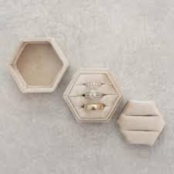 NIB! Velvet Ring Box Wedding Day | 2-in-1 Elegant Champagne Engagement Ring Box - Picture 5 of 14